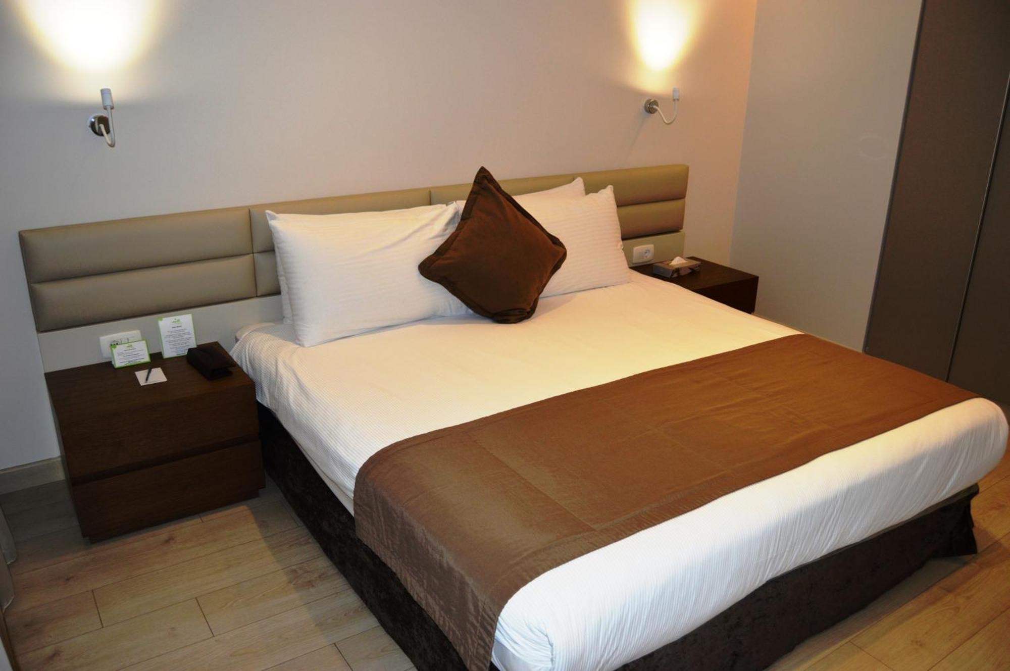 Country Lodge Hotel & Resort Бейрут Номер фото