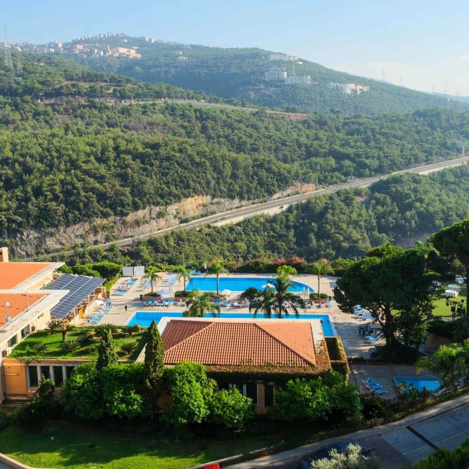 Country Lodge Hotel & Resort Бейрут Экстерьер фото